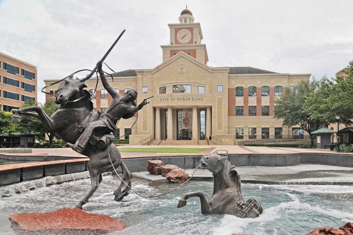 Sugar Land City Hall and the mustang sculpture fountain at Sugar Land Town Square in Texas